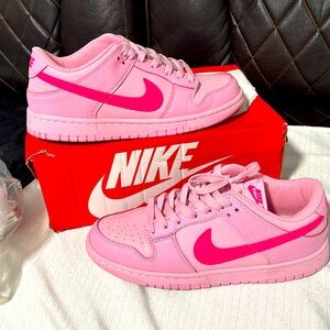Triple Pink NKE Dunks